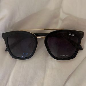 NEVER WORN quay sunglasses